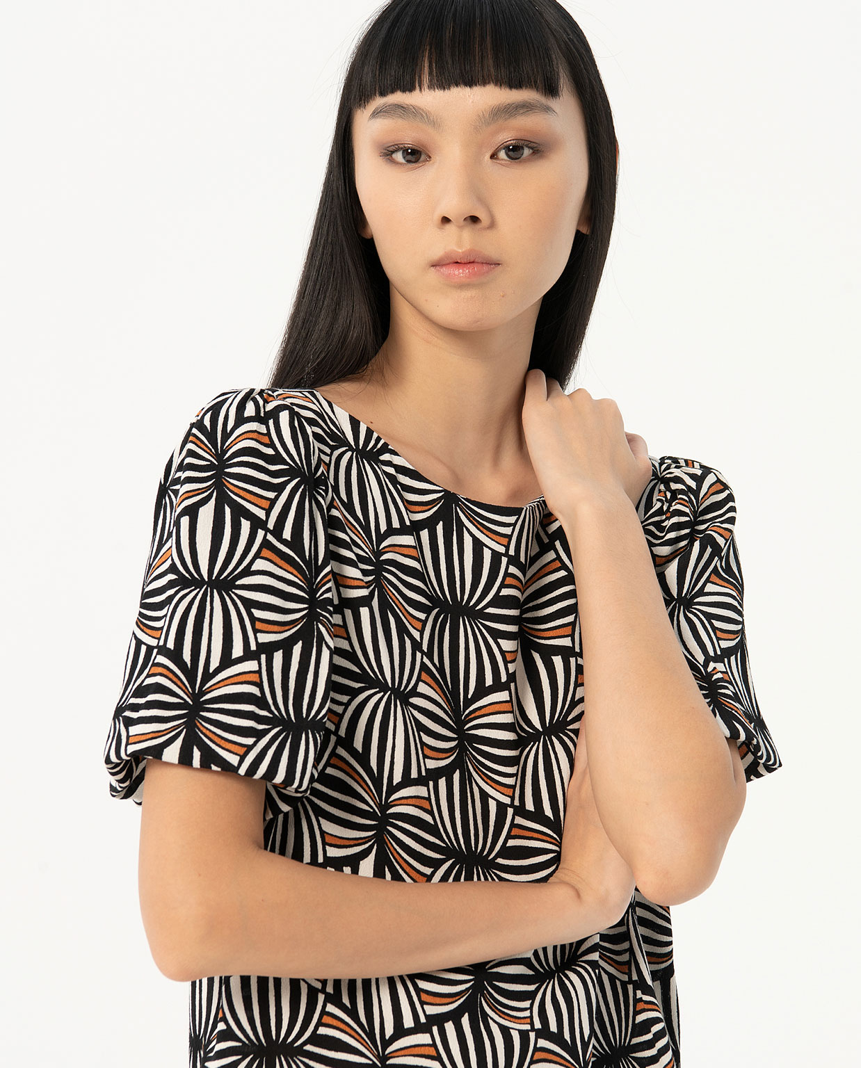 VESTIDO CORTO ESTAMPADO NEGRO SURKANA - Imagen 2