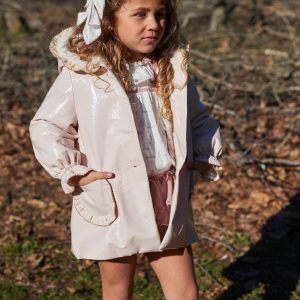 Charol capucha volante