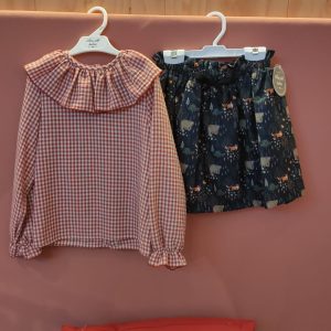 Conjunto blusa y falda bosque