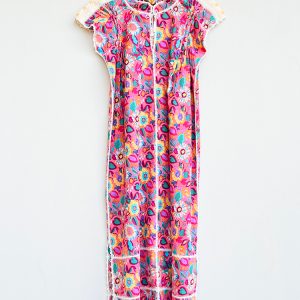 Vestido «Robertita» flores fondo coral