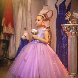 Vestido de niña color lila con lentejuelas