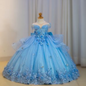 Vestido de niña celeste estilo Cenicienta con mariposas 3D y tul bordado