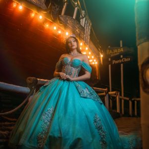 Vestido de 15 años color aguamarina en transparencia en el corset